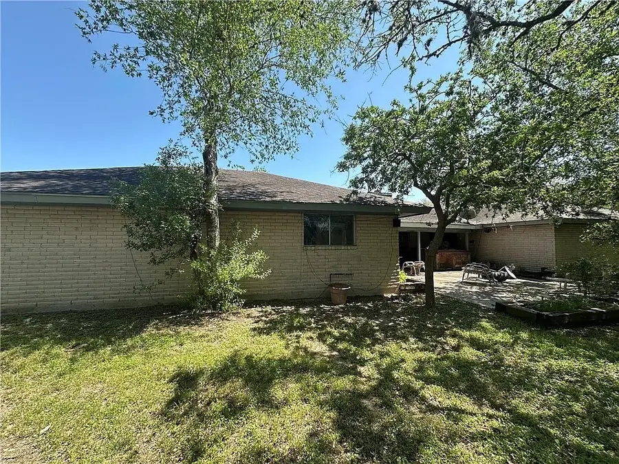 5851 Yucca, Beeville, TX 78102 - #3