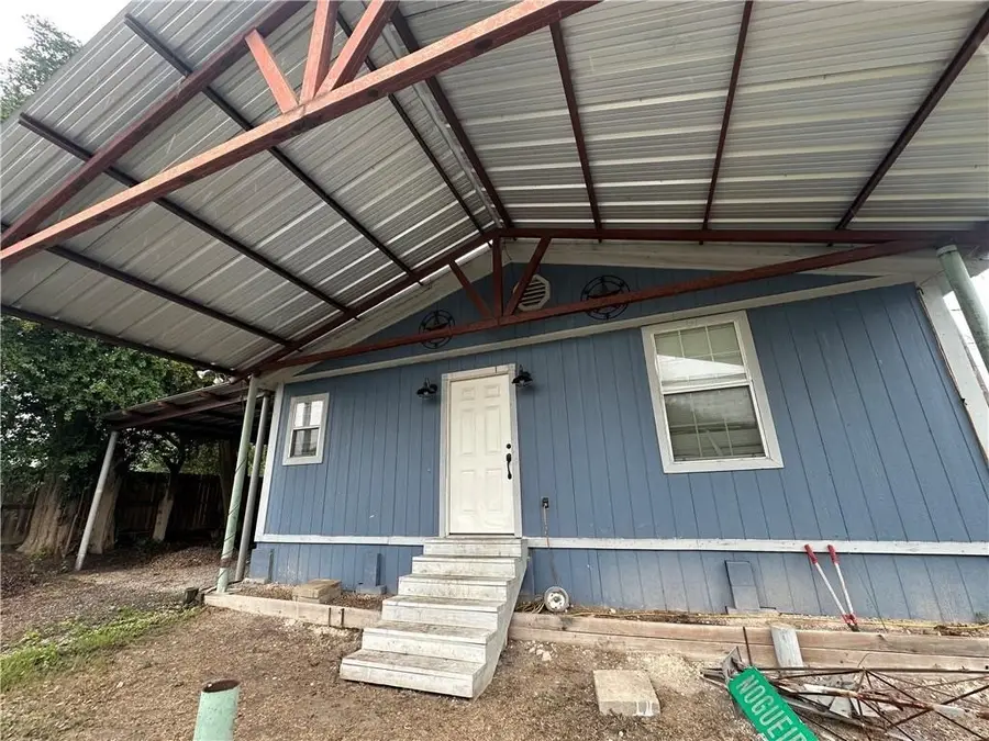 2405 Cox Street, Beeville, TX 78102 - #2