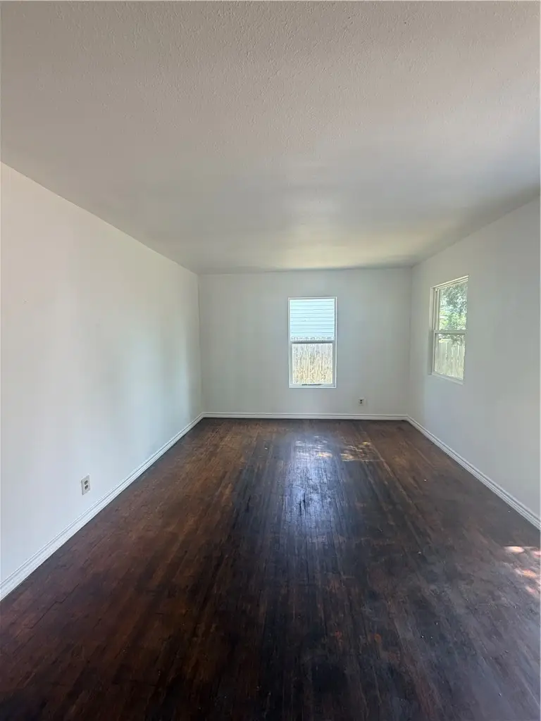 932 S 16th Street, Kingsville, TX 78363 - #2