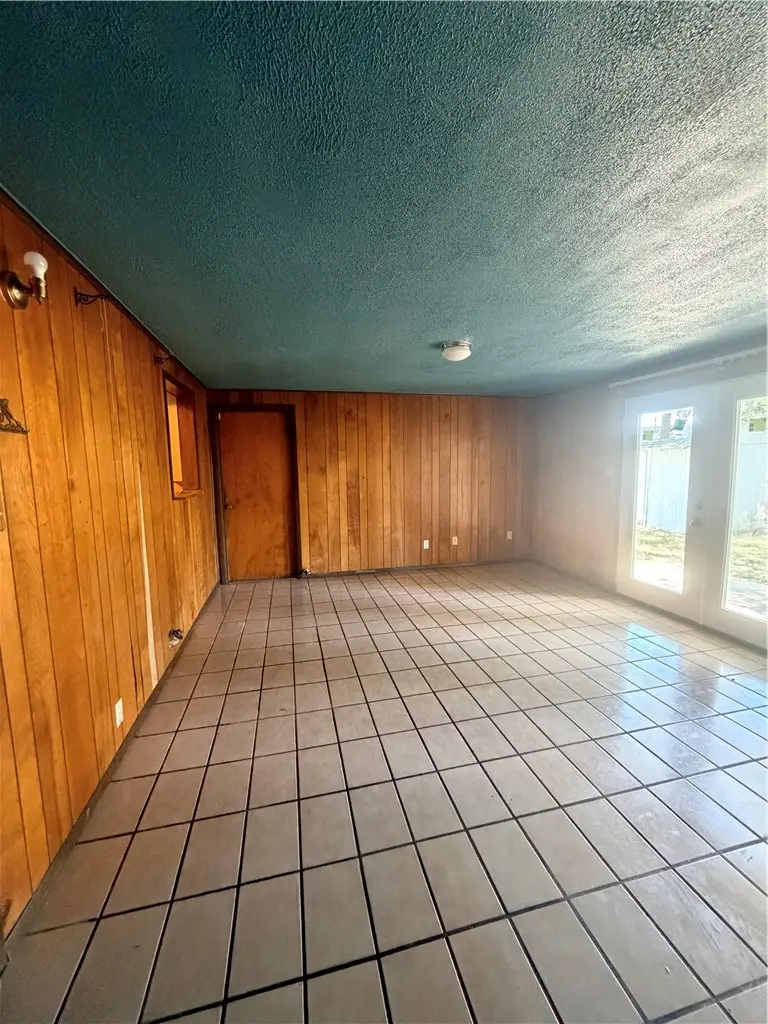 809 Loma Street, Alice, TX 78332 - #2