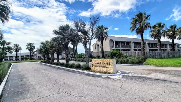 2004 Bayhouse Drive #2004, Rockport, TX 78382