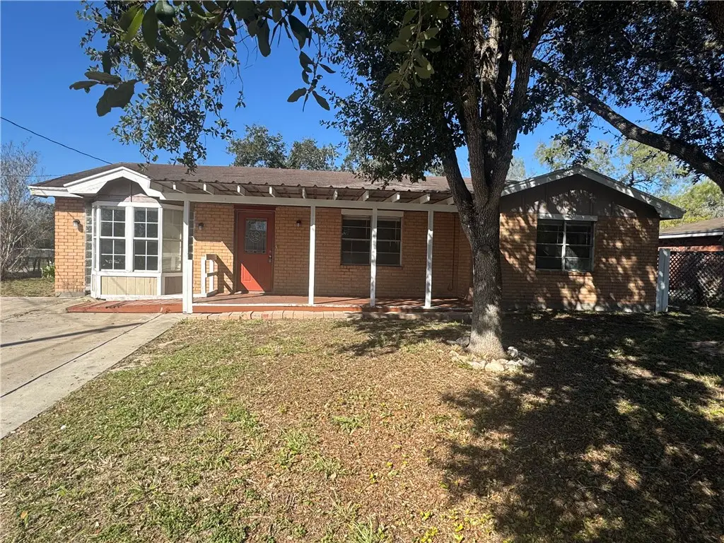 904 W Walton Street, Beeville, TX 78102 - #1
