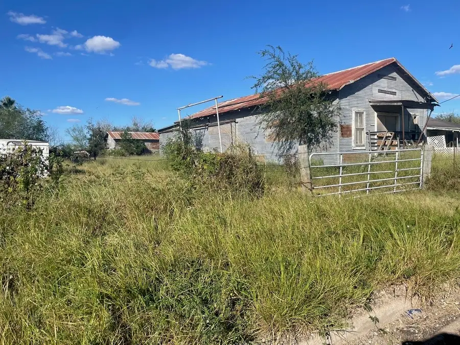 112 W Draper Street, Hebbronville, TX 78361 - #2