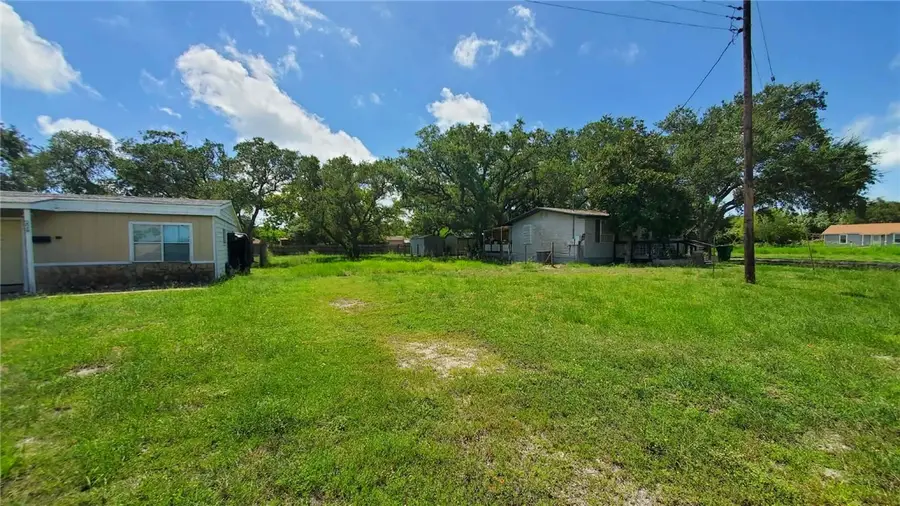 237 S 13th Street, Aransas Pass, TX 78336 - #2