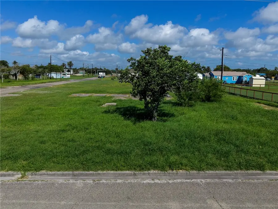 260 E Deberry Avenue, Aransas Pass, TX 78336 - #2
