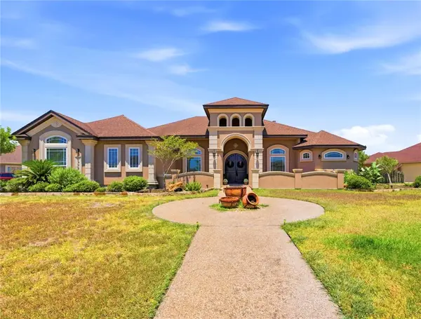 8401 Lago Vista Drive, Corpus Christi, TX 78414
