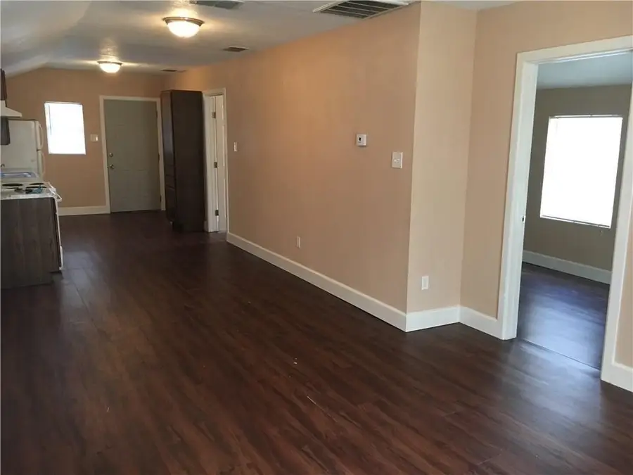 425 W Avenue D, Robstown, TX 78380 - #2
