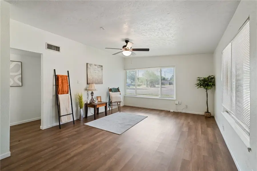 1514 E Johnston Avenue, Kingsville, TX 78363 - #3
