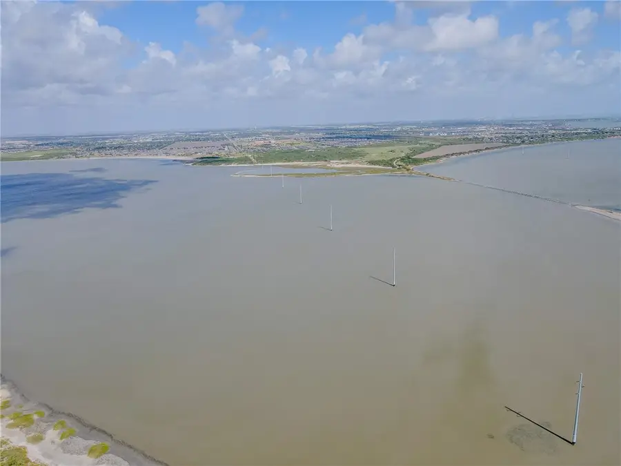 2305 Lords Of The Bay Court, Corpus Christi, TX 78418 - #3