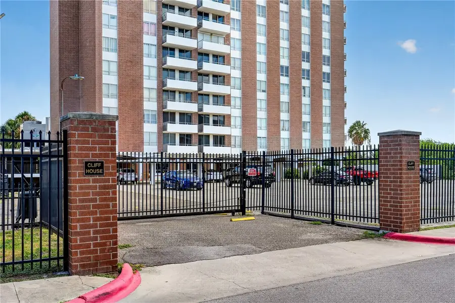 715 S Upper Broadway Street #302, Corpus Christi, TX 78401 - #3