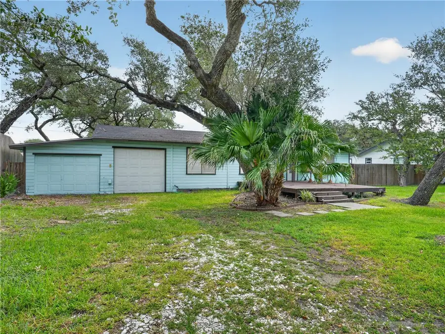 109 Palm Street, Rockport, TX 78382 - #3
