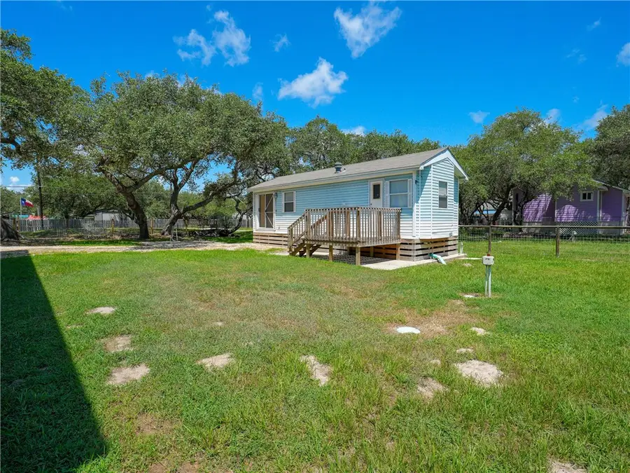 312 Traylor Avenue, Rockport, TX 78382 - #3