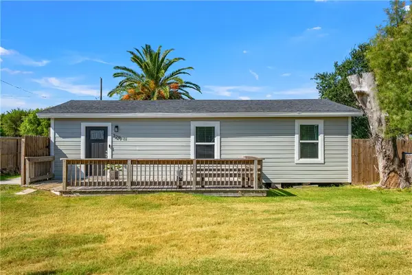 329 E Lakeside And 326 Picture Drive, Corpus Christi, TX 78418