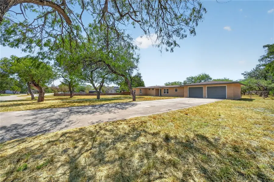 315 E Alexander Avenue, Kingsville, TX 78363 - #3