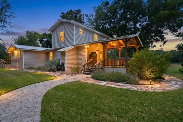 124 Lakepark Circle, Mathis, TX 78368
