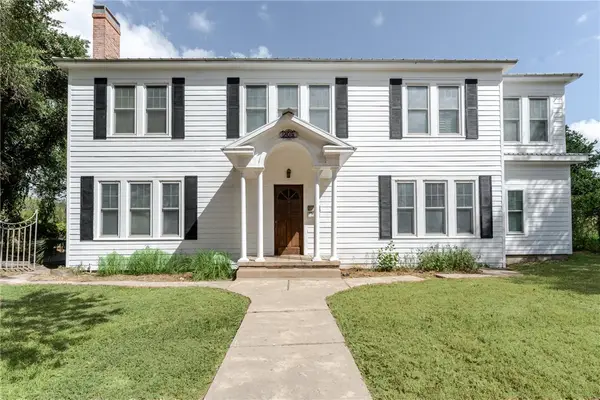205 E Cleveland Street, Beeville, TX 78102