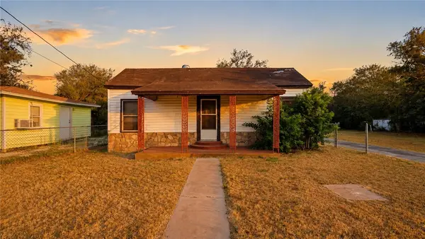 1403 W Crockett Street, Beeville, TX 78102