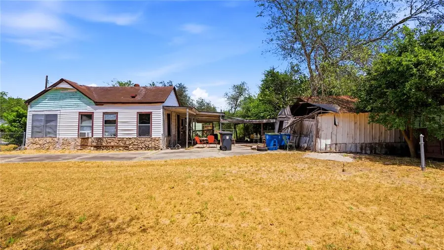1403 W Crockett Street, Beeville, TX 78102 - #2