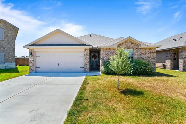 108 Donegal Street, Sinton, TX 78387