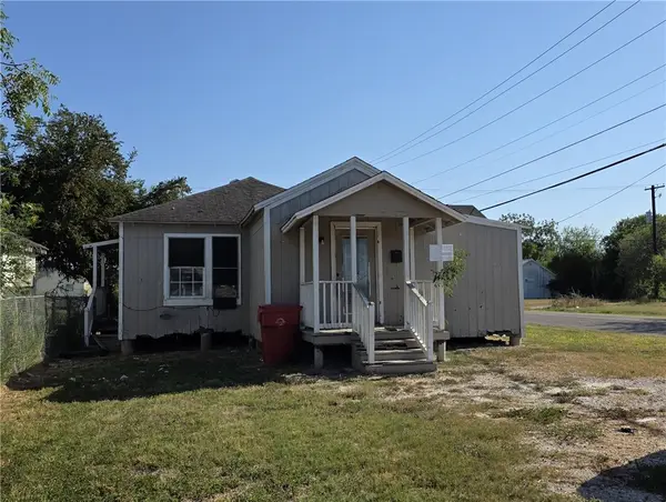 328 W Avenue D, Robstown, TX 78380