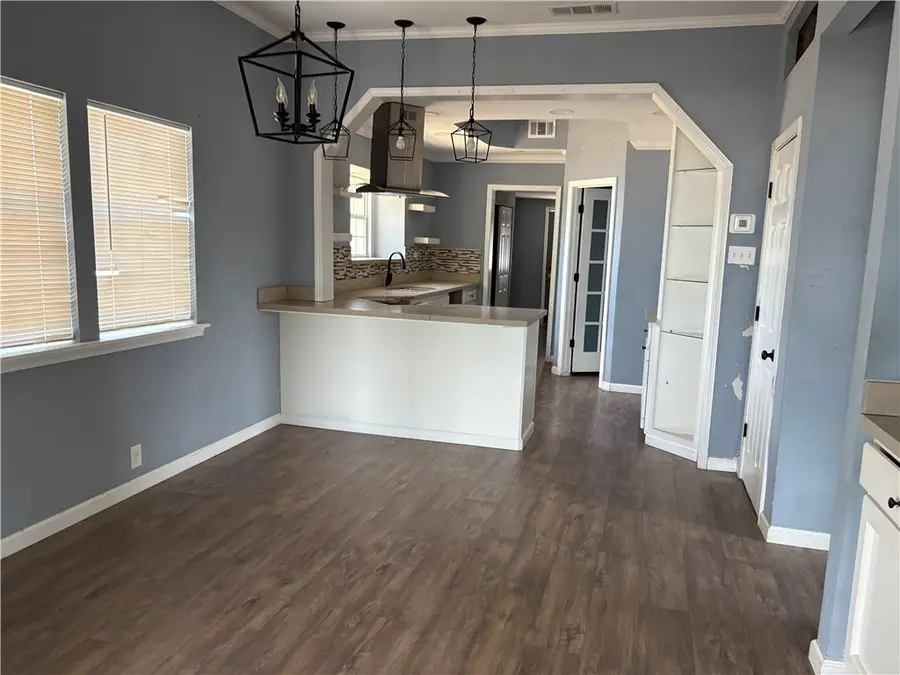 131 W Oregon Street, Bishop, TX 78343 - #3