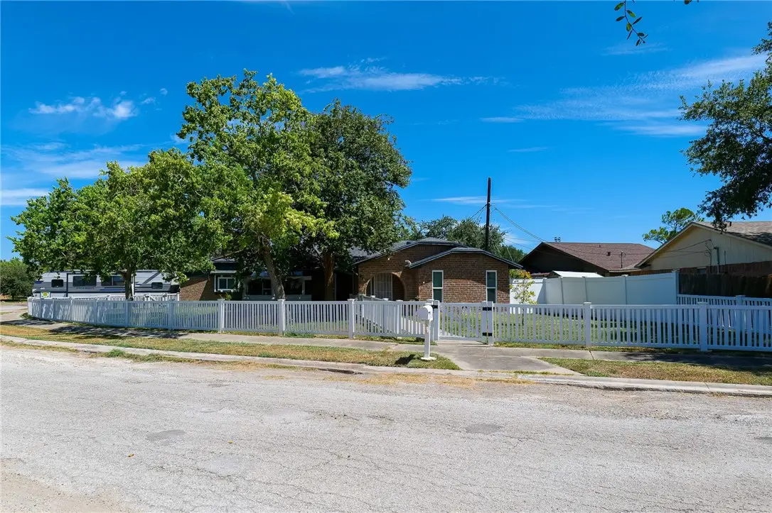 4913 Creekbend, Corpus Christi, TX 78413 - #1