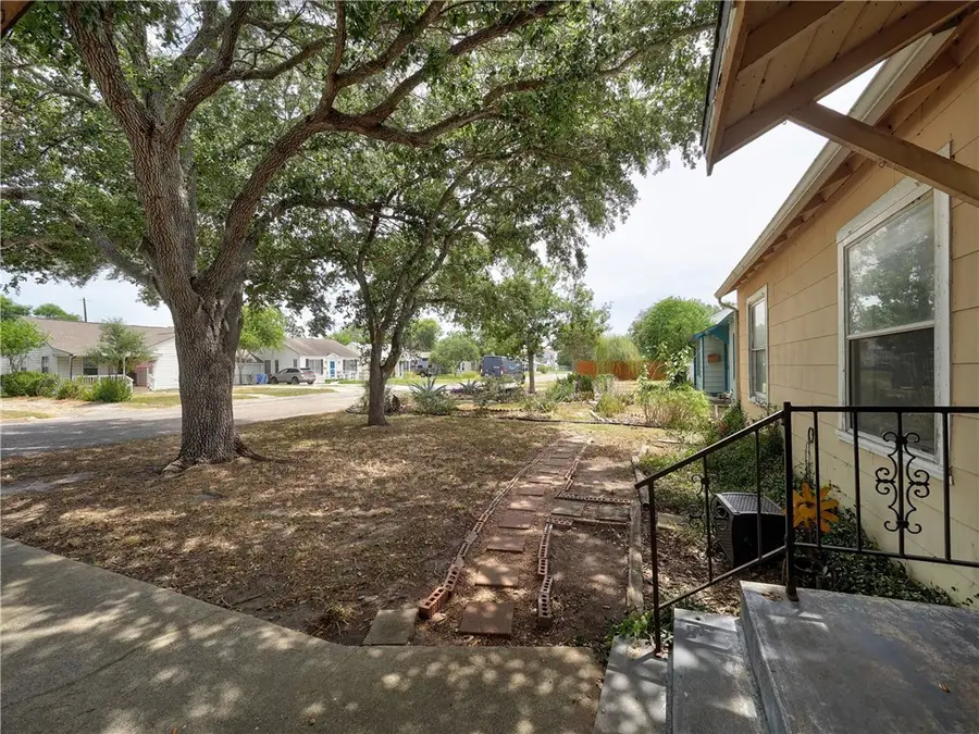 2821 Topeka Street, Corpus Christi, TX 78404 - #2