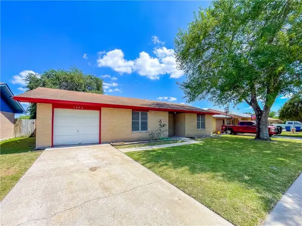1206 Fairview Drive, Beeville, TX 78102