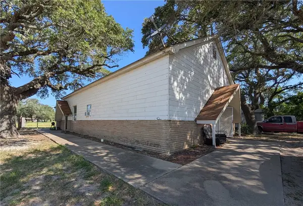 1060 S Whitney Street, Aransas Pass, TX 78336