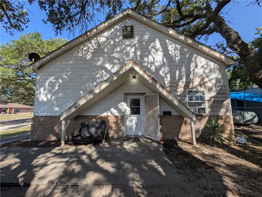 1060 S Whitney Street, Aransas Pass, TX 78336 - #2