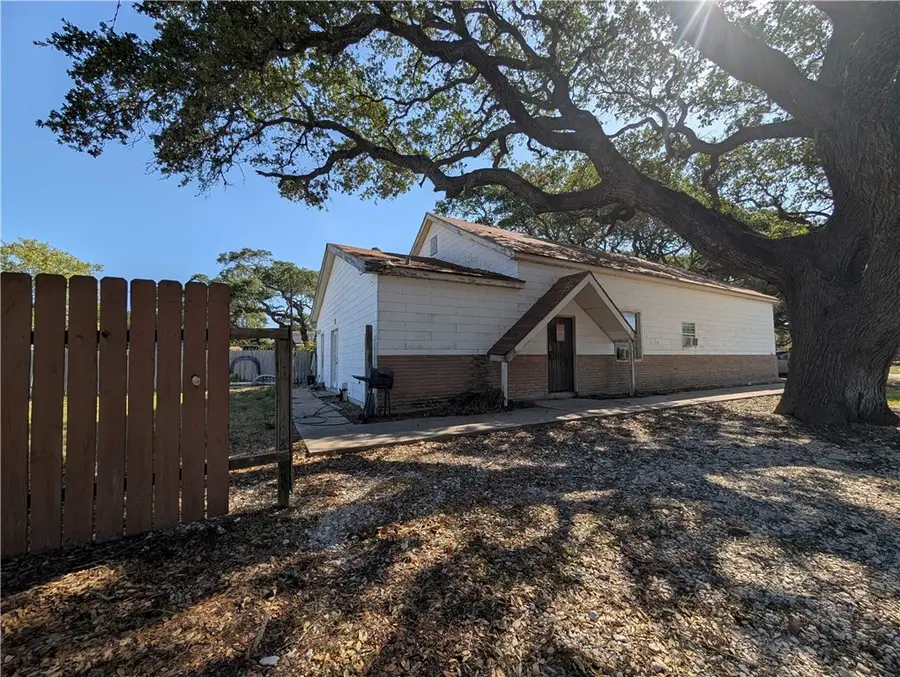 1060 S Whitney Street, Aransas Pass, TX 78336 - #3