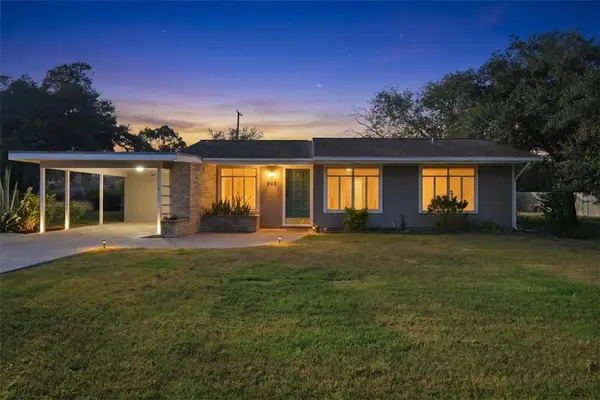 902 Bowie Street, George West, TX 78022