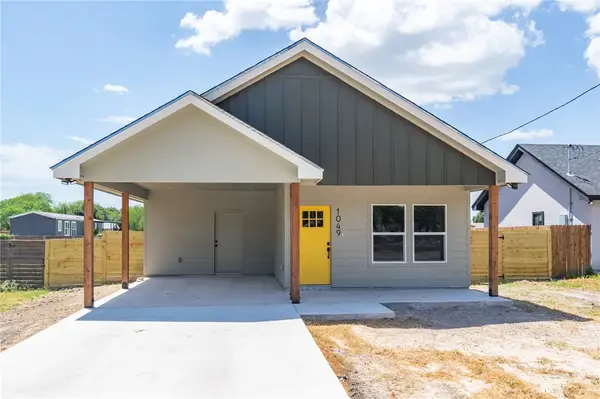 1049 N King Street, Alice, TX 78332