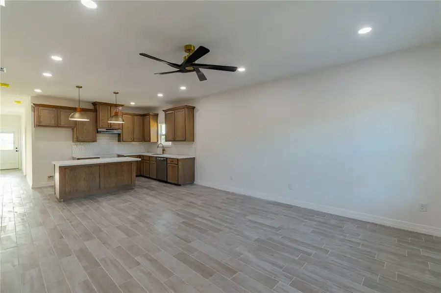 1049 N King Street, Alice, TX 78332 - #2