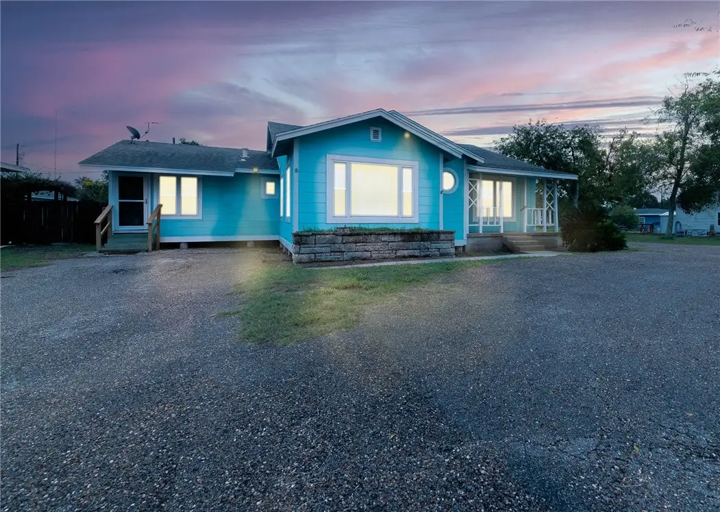 325 S Saunders Street, Aransas Pass, TX 78336 - #1