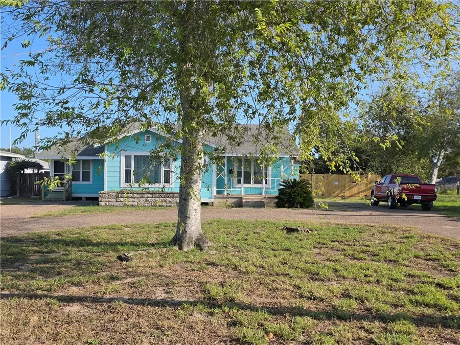 325 S Saunders Street, Aransas Pass, TX 78336 - #2