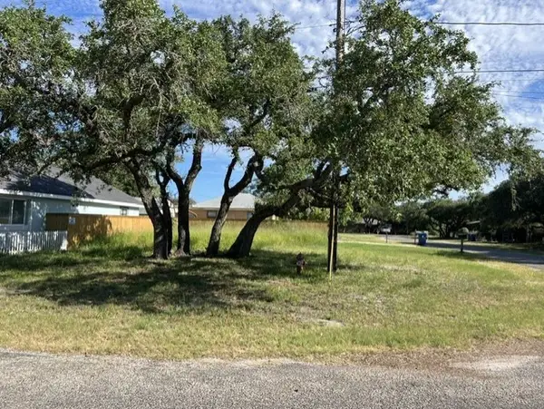 618 N Moline Street, Rockport, TX 78382