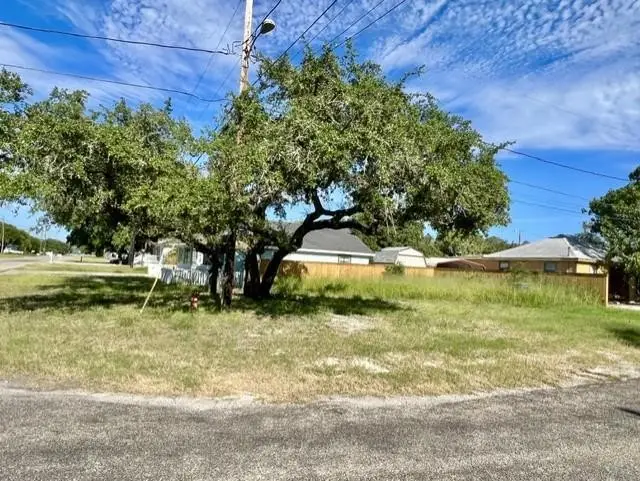 618 N Moline Street, Rockport, TX 78382 - #2