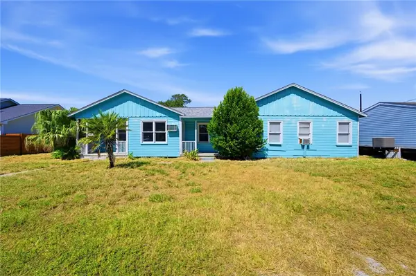 203 S 6th Street, Rockport, TX 78382