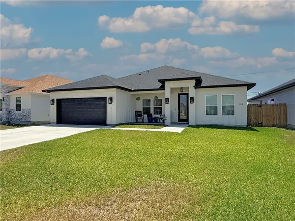 105 Traditions Drive, Rockport, TX 78382