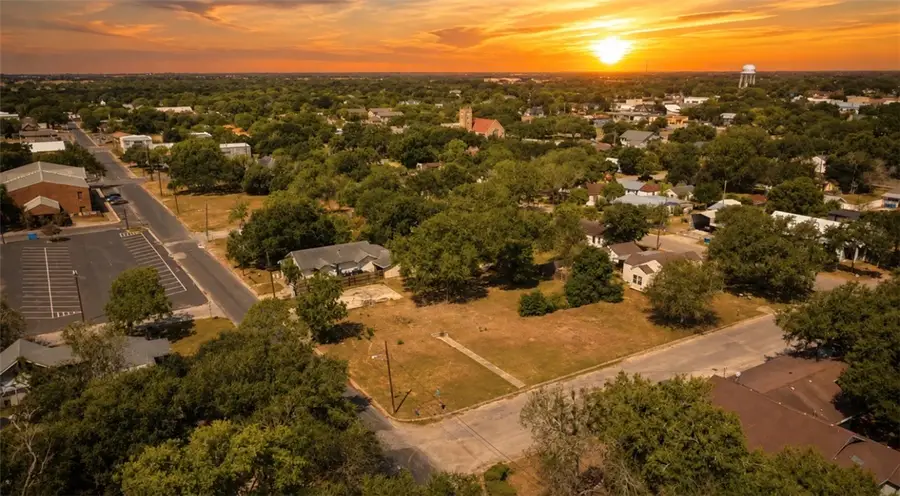 701 N Buchanan Street, Beeville, TX 78102 - #2