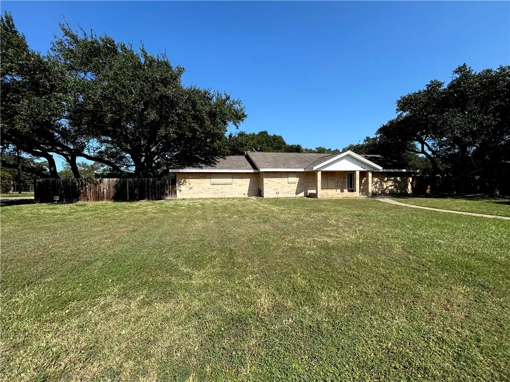 848 Oak Avenue, Rockport, TX 78382 - #1