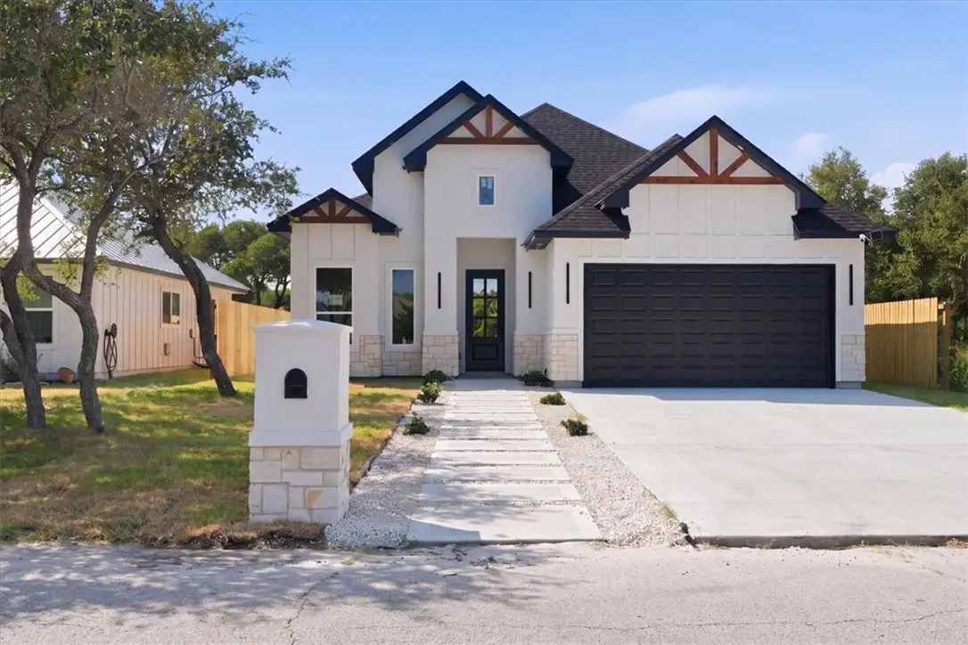 924 S 10th, Aransas Pass, TX 78336 - #1