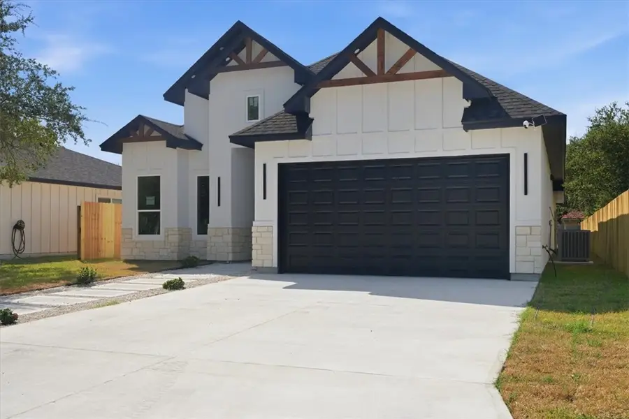 924 S 10th, Aransas Pass, TX 78336 - #3
