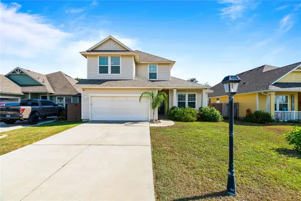 109 Shadow Moss Lane, Rockport, TX 78382