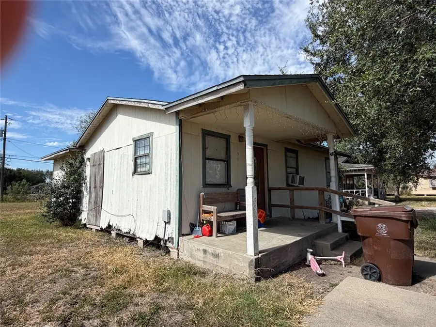1121 E Avenue A Avenue, Kingsville, TX 78363 - #2