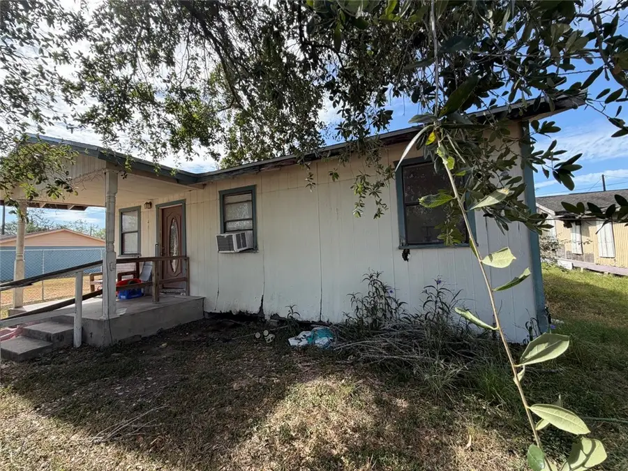 1121 E Avenue A Avenue, Kingsville, TX 78363 - #3