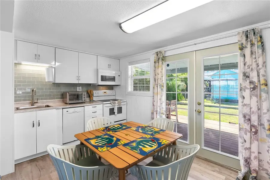 819 S Magnolia Street, Rockport, TX 78382 - #3