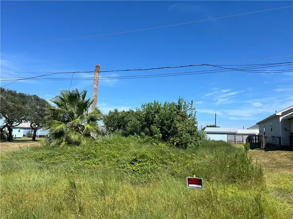 1518 S Pearl Street, Rockport, TX 78382