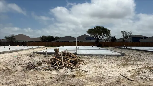121 Grenada Drive, Rockport, TX 78382